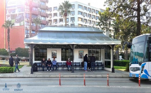 İzmir'in kimliğini yansıtan simgesel durak