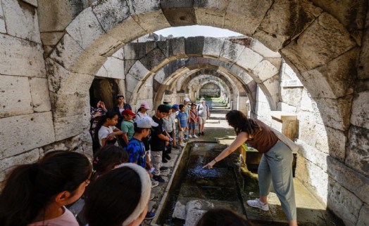 İzmir'in mirası çocuklarla geleceğe taşınıyor