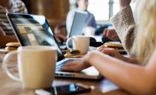 Kafelerde yeni dönem: Bazı işletmelerde laptop yasağı ve süreli Wi-Fi uygulaması başladı