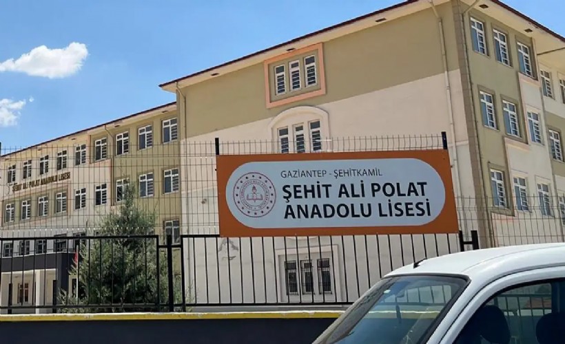 Karne günü kan aktı: Parkta bıçaklanan lise öğrencisi ağır yaralandı!