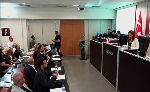 Karşıyaka Meclisi'nde Başkan Ünsal'a SDT yetkisi! Şirket devirleri komisyona geri döndü