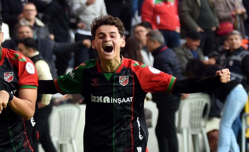 Karşıyaka'da Adem'in bonservisi gecikti