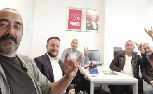Kılıçdaroğlu'nun danışmanı görevine ‘geri döndü': CHP Genel Merkezi'nde ‘bozkurtlu' fotoğraf ortaya çıktı