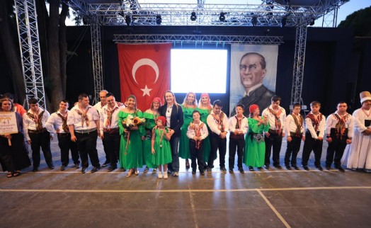 Konak'ın Halk Oyunları Şenliği 20. yıl gururu yaşattı