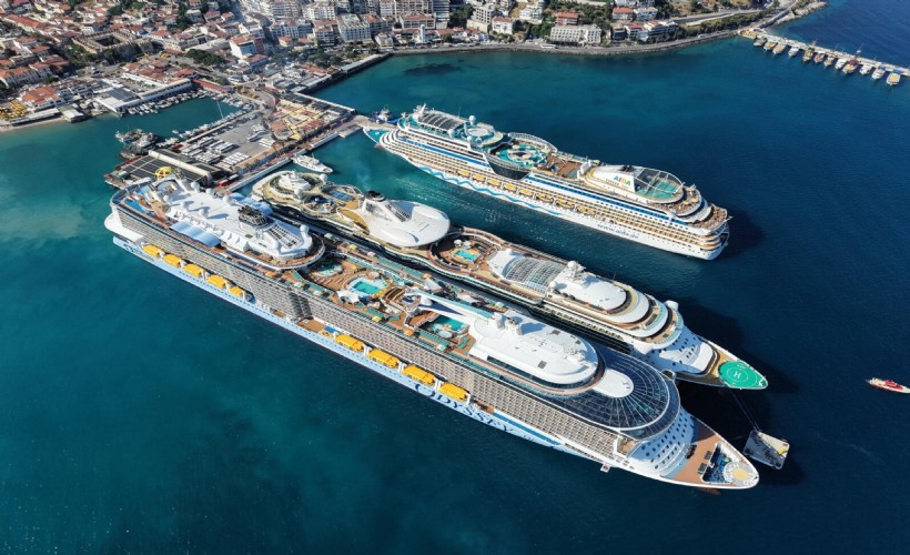 Kuşadası'na yine 10 bin 500 turist geldi!