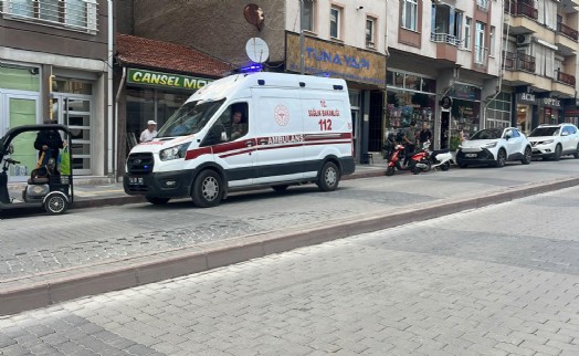 Kütahya'da motosiklet hafif ticari araca çarptı; 1 yaralı