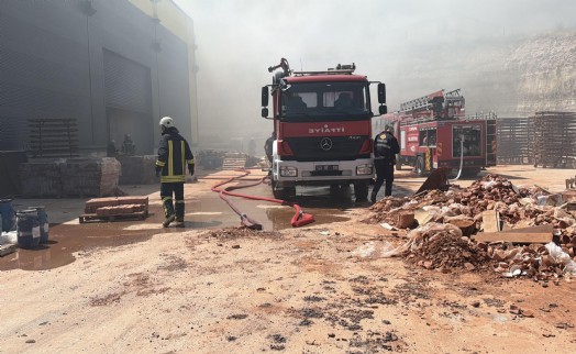 Kütahya'da çömlek üretim fabrikasında yangın