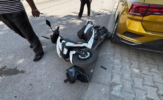 Kütahya'da otomobilin çarptığı motorlu bisikletteki anne ve oğlu yaralandı