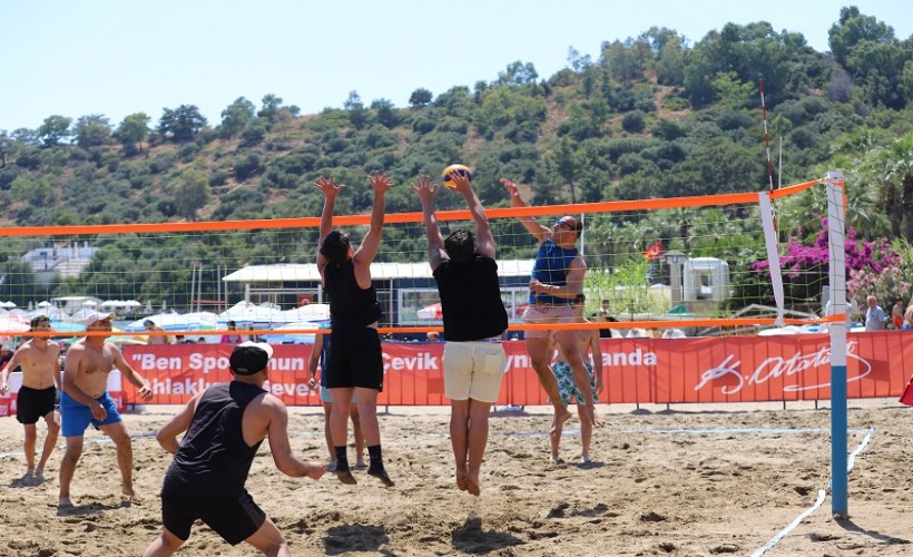 Menderes Plaj Voleybolu Turnuvası Özdere'de yapıldı