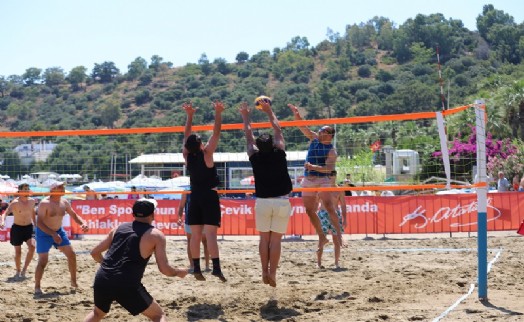 Menderes Plaj Voleybolu Turnuvası Özdere'de yapıldı