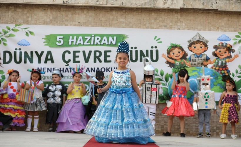 Menderes’te öğrencilerden duyarlı defile