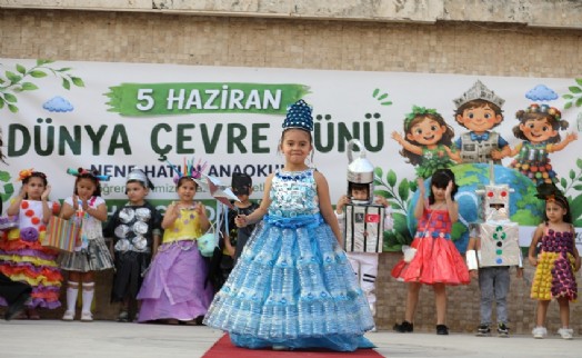 Menderes'te öğrencilerden duyarlı defile