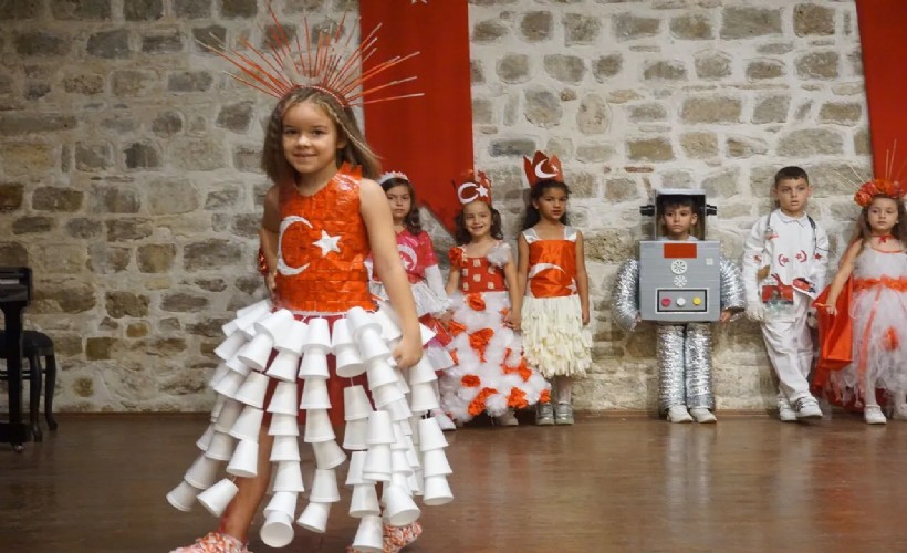 Menderes’te geri dönüşüm defilesi