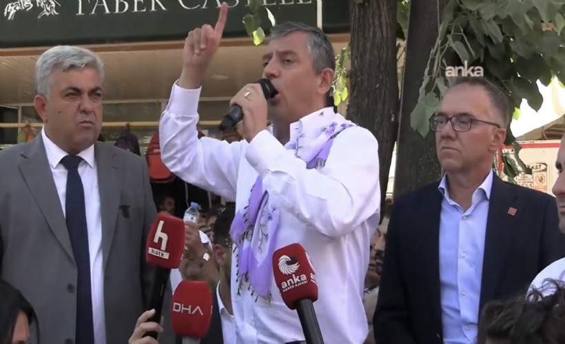 Özgür Özel, Kiraz’da bankın üstünden seslendi: Yeni bir yol açıyoruz!
