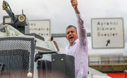 Özel'den iktidar yürüyüşü mesajı: ‘Köhnemiş kara düzeni arkamızda bırakarak yürüyeceğiz!'
