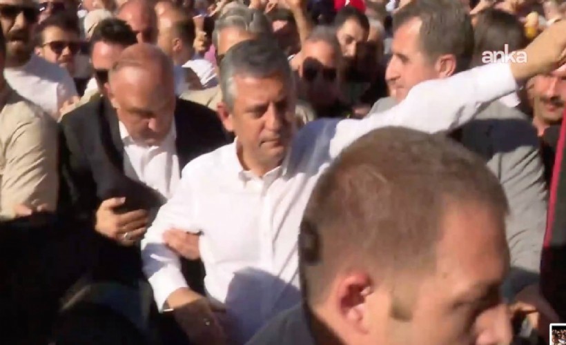 Özel’e Gaziantep’te yoğun ilgi: Kalabalıktan esnaf ziyaretini yapamadı