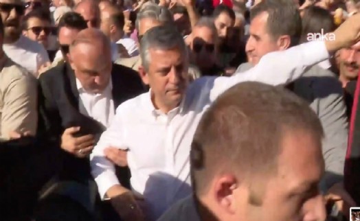 Özel'e Gaziantep'te yoğun ilgi: Kalabalıktan esnaf ziyaretini yapamadı