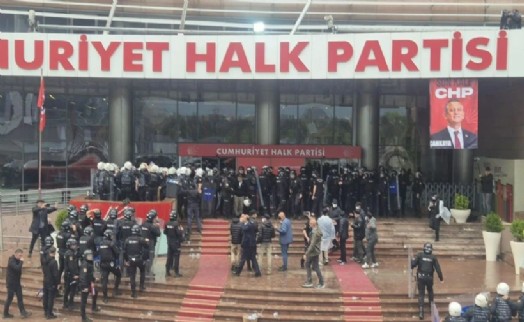 Özgür Özel çağrı yapmıştı: İl başkanları butlanın ihraç hamlesine karşı nöbete geçti