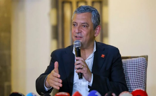 Özgür Özel'den Diyarbakır'da 'yeni parti' açıklaması: CHP'ye atanan kayyum ‘iktidar yürüyüşünü bırak' diyorsa...