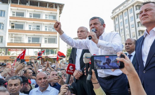 Özgür Özel'den Gaziantep'te sert mesaj: '30 yıl muhalefet lideri olacağıma 3 gün bile o koltukta oturmam'