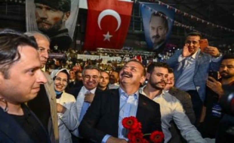 Sayan'dan çarpıcı değerlendirme: 'Ağıralioğlu'na gelen bu insanlar kim?'