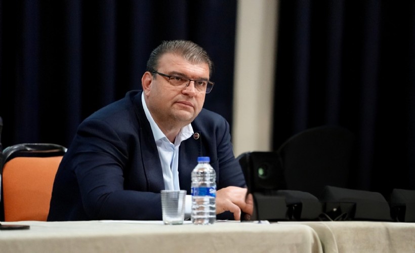 Seferihisar Belediyesi'ne 3. dalga operasyon: Başkan Yetişkin gözaltın alındı