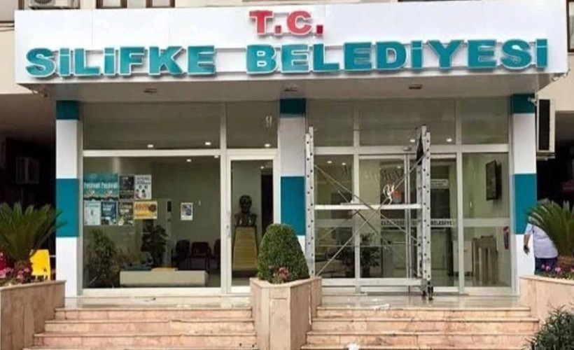 Silifke Belediyesi'ne operasyon: Belediye Başkanı Opr. Dr. Mustafa Turgut gözaltına alındı11