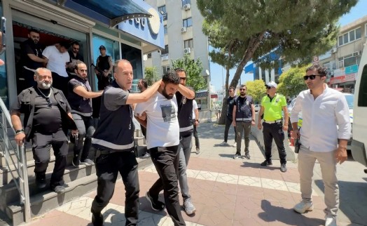 Söke'deki çifte yasak aşk cinayetin şüphelisi ile 4 yakını adliyede