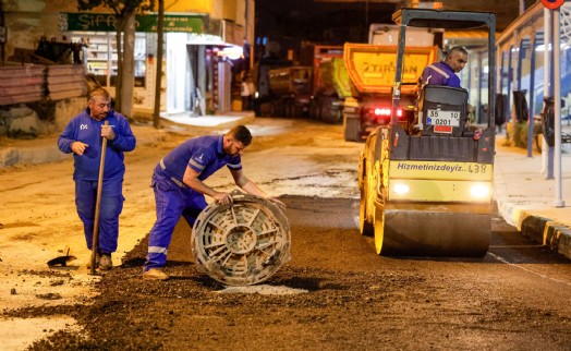 Toros Caddesi'nde gece asfalt mesaisi