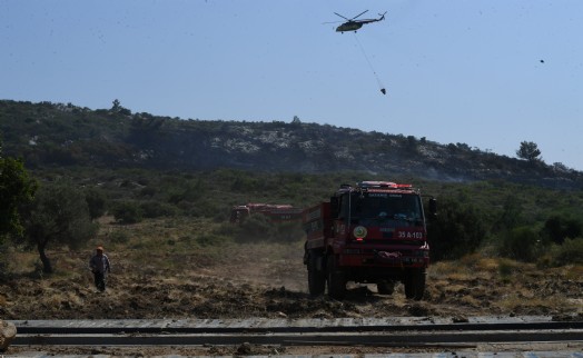 Urla Balıklıova'da orman yangını alarmı