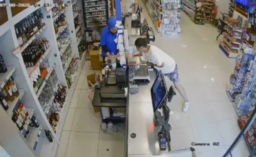 18 yaşındaki hırsız dehşet saçtı: Market soydu, çocuklu aracı gasbetti, jandarmanın parmağını kırdı!