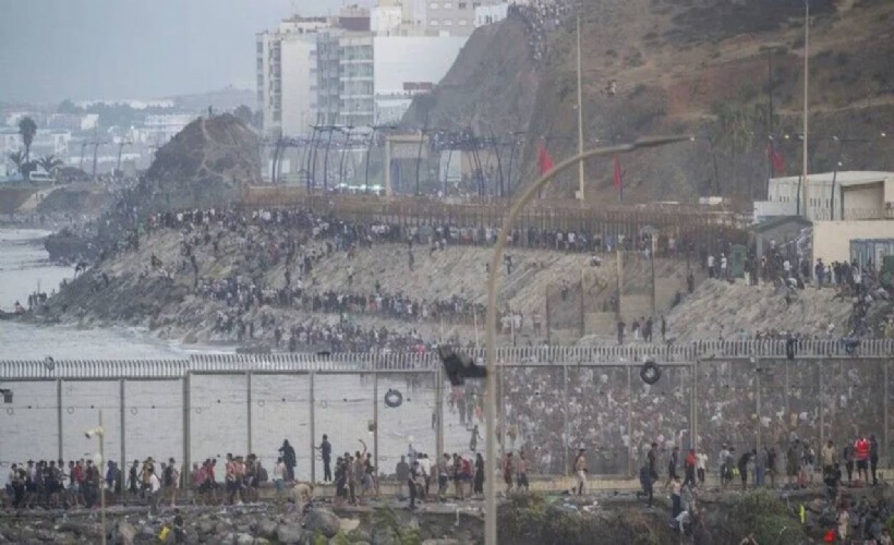 19 göçmen asker müdahalesiyle hayatını kaybetti: Fas'tan İspanya'ya göçmen akının sürüyor...