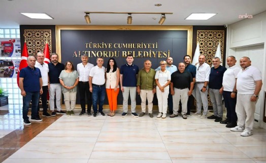 Altınordu Belediye Başkanı Tepe, belediye meclis üyeleriyle birlikte CHP'den ayrıldı