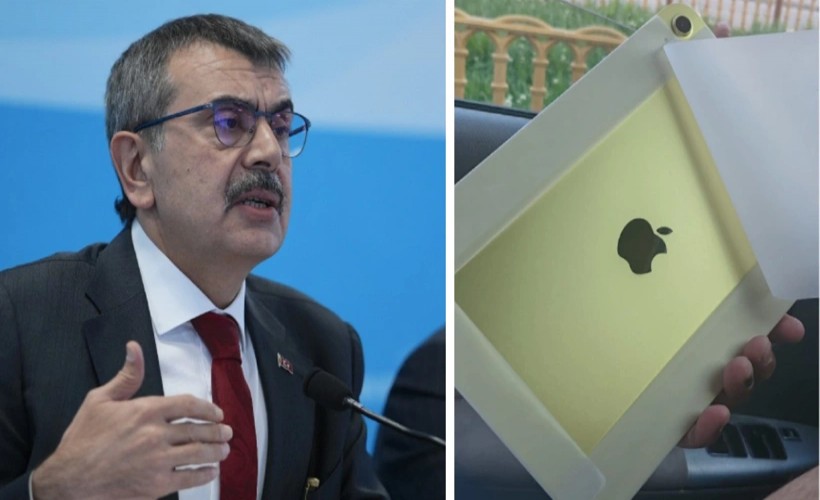Bakan Yusuf Tekin kendisini izleyen gazetecilere iPad hediye etti