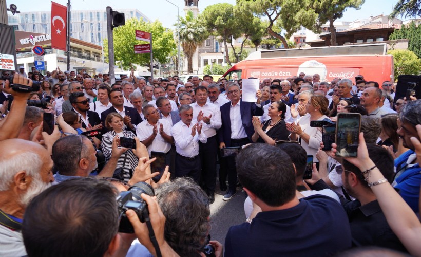 Balıkesir'de CHP'den 12 ilçe belediye başkanı ile il ve ilçe yönetimleri istifa etti
