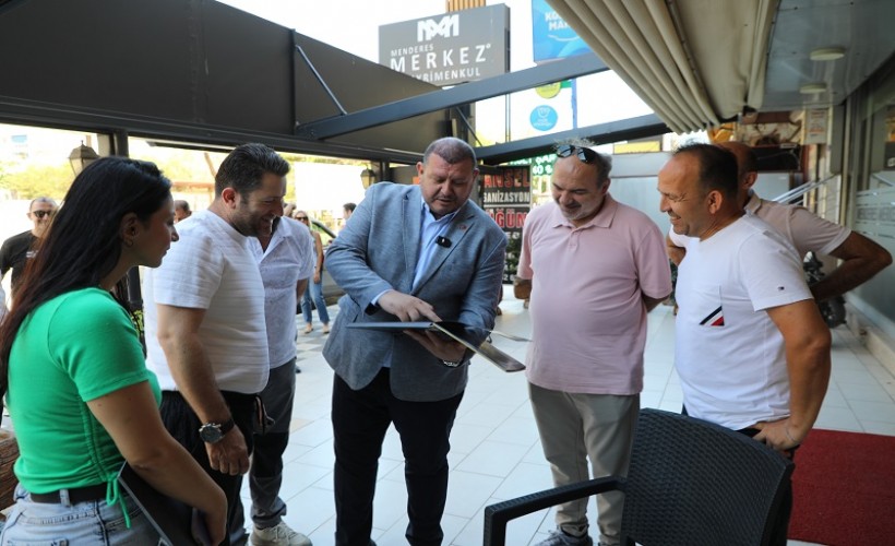 Başkan Çiçek sokakta vatandaşla iç içe