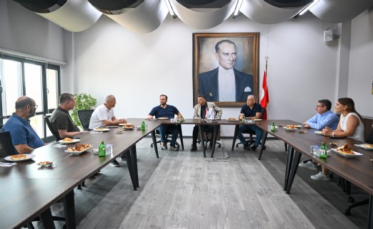 Başkan Eşki kendi evinde! Tekstil Mühendisi Belediye Başkanı MTK Sitesi'nin nabzını tuttu