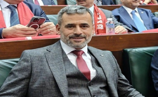 Belediye başkanına evinin önünde bıçaklı saldırı! Çıkan arbedede oğlu yaralandı