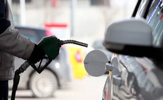Benzine zam geldi: Fiyatlar gece yarısı değişti
