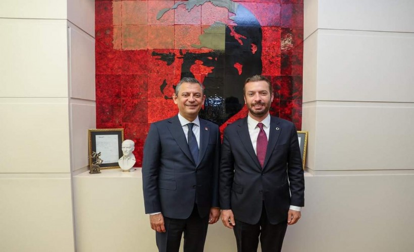 Bir belediye başkanı daha CHP'den istifa etti: YENİ Parti rozeti taktı