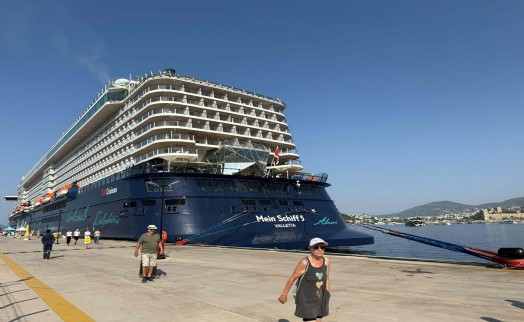 Bodrum'a yolcu gemisiyle 2 bin 746 turist geldi