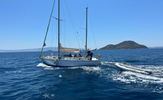 Bodrum'da 35 kaçak göçmen ile 2 göçmen kaçakçısı şüphelisi yakalandı