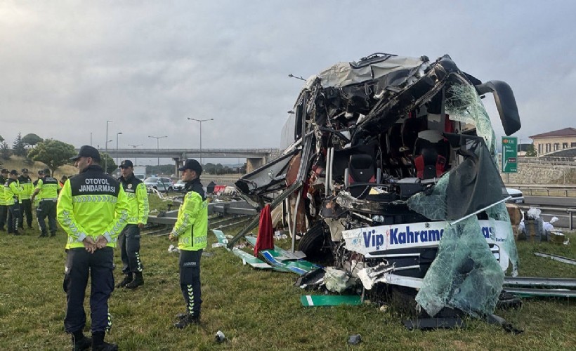 Bolu'da yolcu otobüsü kaza yaptı: 5'i ağır 15 kişi yaralandı