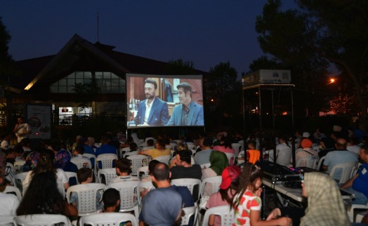 Bornova'da yaz akşamları açık hava sinemasıyla şenleniyor