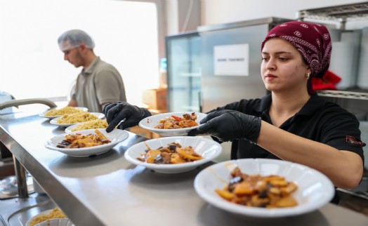 Buca’da 70 TL’ye dayanışma sofrası