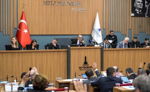 Büyükşehir Meclisi'nde AK Parti'den 'Soyer' çıkışı: Bu kente emeği geçti, bir kez hatırlayan olmadı!