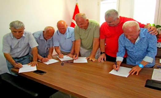 CHP Çeşme'de dikkat çeken istifalar: Eski ilçe başkanları Yeni Parti'ye geçiyor