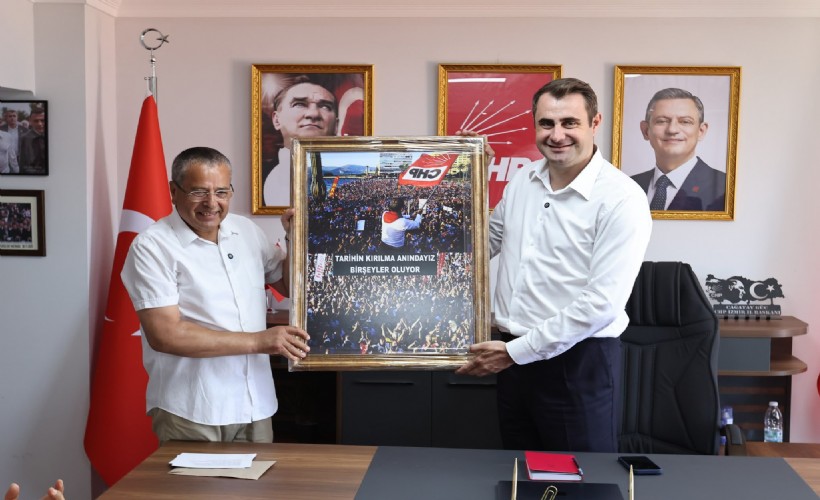 CHP İzmir'de eski ilçe başkanlarından Çağatay Güç'e destek: Örgüt iradesi teslim alınamaz