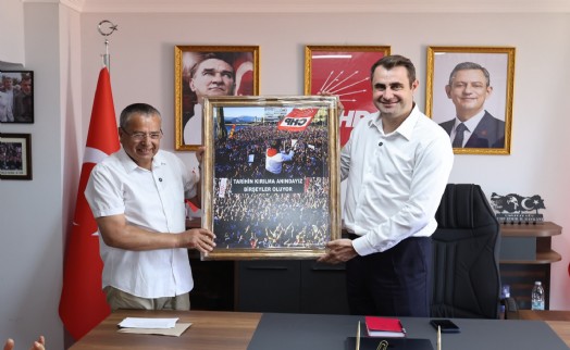 CHP İzmir'de eski ilçe başkanlarından Çağatay Güç'e destek: Örgüt iradesi teslim alınamaz