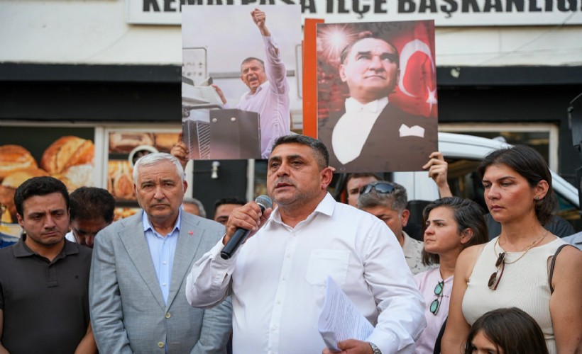 CHP Kemalpaşa'da ilçe örgütü ve belediye başkanı tam kadro istifa etti!